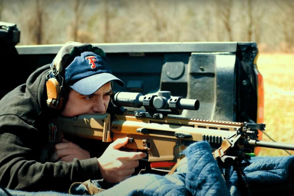 TRACT TORIC UHD scopes gather tremendous light to keep images clear even at high magnification.